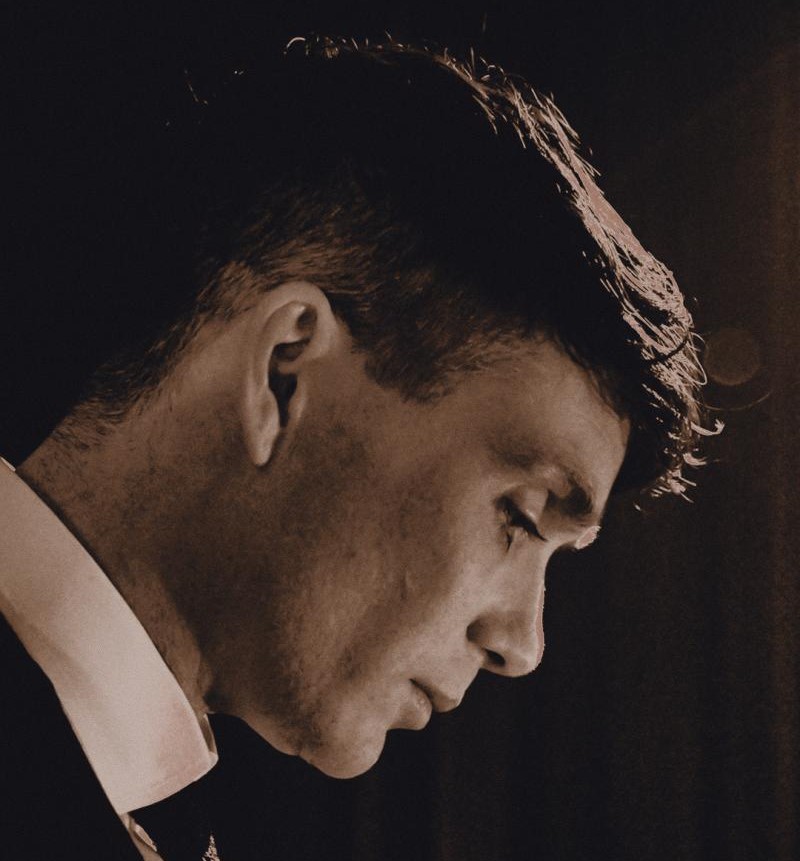 Serialowy Tommy Shelby (Peaky Blinders) we fryzurze typu French Crop!